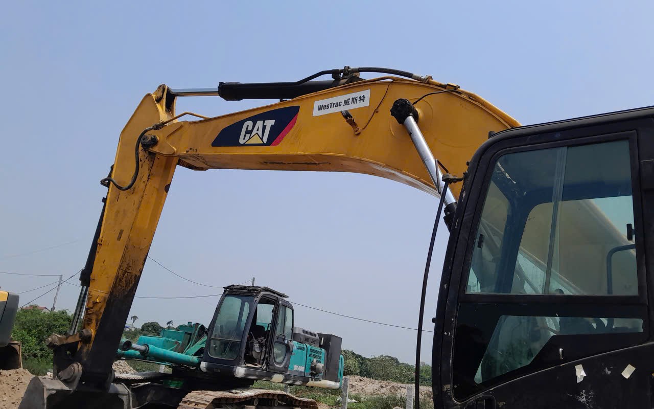 Hình Ảnh Máy Xúc Điện Hoán Cải Kobelco PC350 Tại Mỏ Đá Ninh Bình