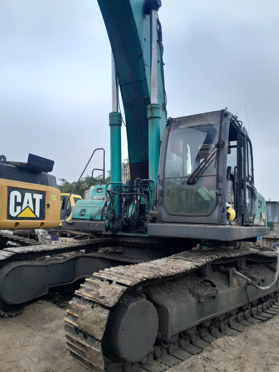 Máy Xúc Điện Bánh Lốp Yanmar ViO55 Cáp Nguồn Cho Trạm Trộn Bê Tông
